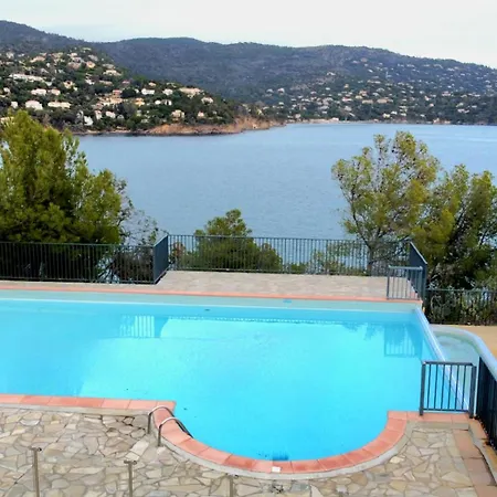 La Pinede - T4 Avec Terrasse Et Piscine *