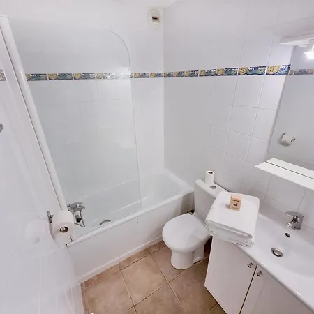 La Pinede - T4 Avec Terrasse Et Piscine Le Lavandou