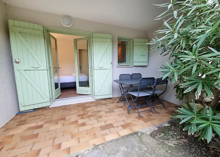 Lägenhet La Pinede - T4 Avec Terrasse Et Piscine