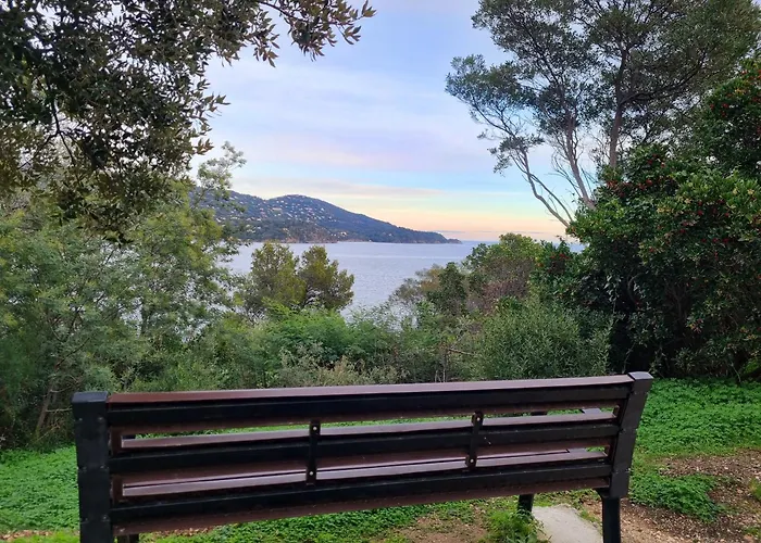 Lägenhet La Pinede - T4 Avec Terrasse Et Piscine *