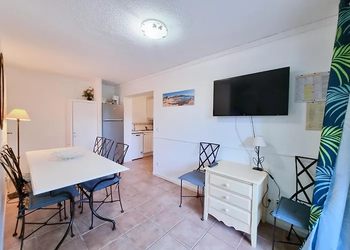 Lägenhet La Pinede - T4 Avec Terrasse Et Piscine