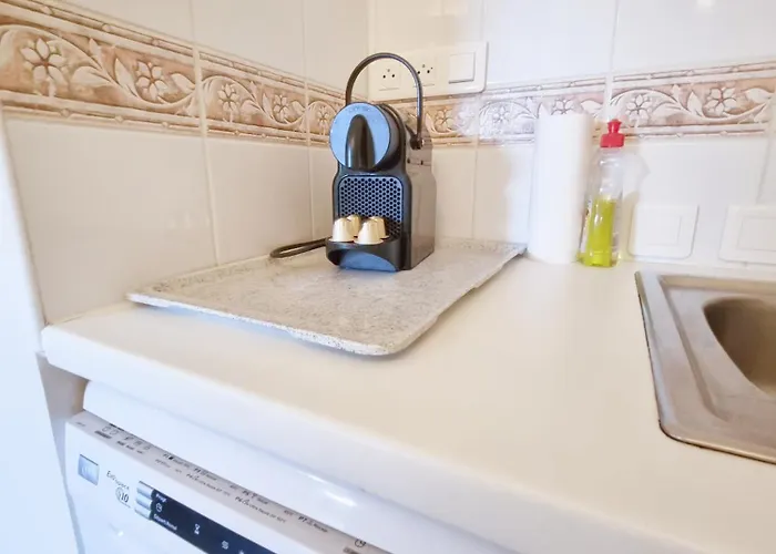 La Pinede - T4 Avec Terrasse Et Piscine Lägenhet