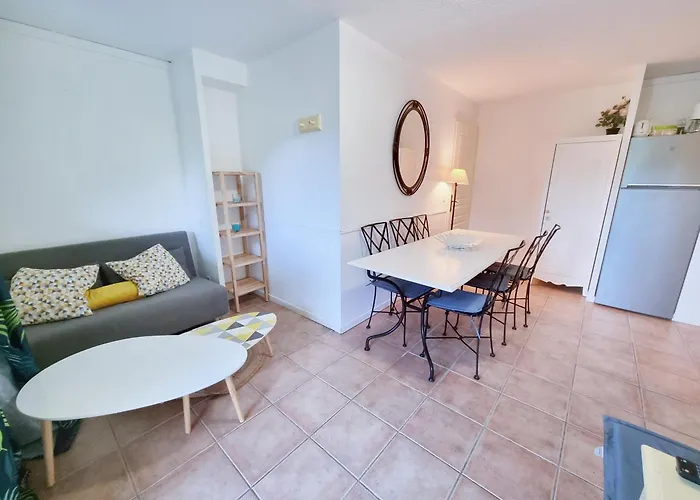 La Pinede - T4 Avec Terrasse Et Piscine