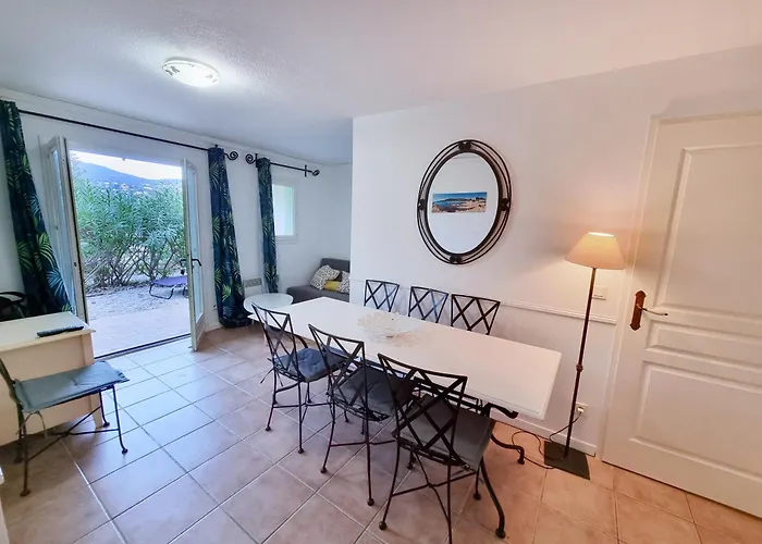 La Pinede - T4 Avec Terrasse Et Piscine Lägenhet Le Lavandou