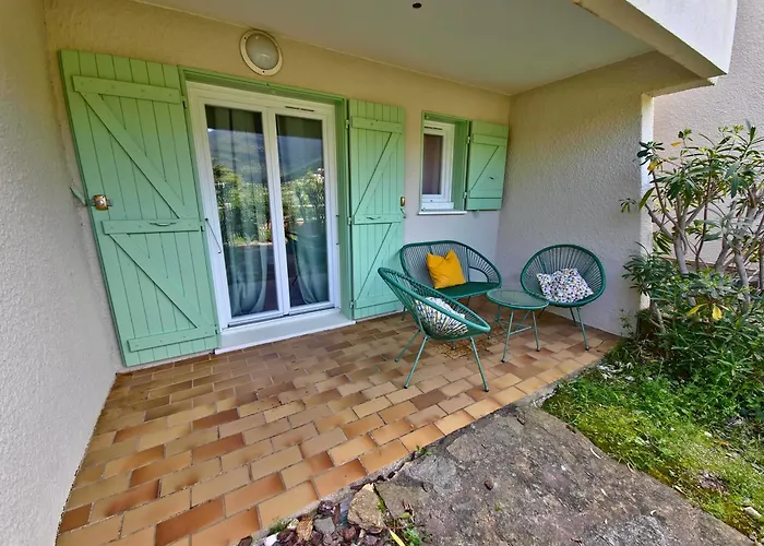 La Pinede - T4 Avec Terrasse Et Piscine Le Lavandou