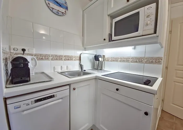 La Pinede - T4 Avec Terrasse Et Piscine Lägenhet Le Lavandou